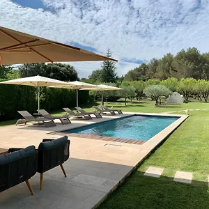 https://le-jardin-des-amandiers.aixenprovencehotels.org